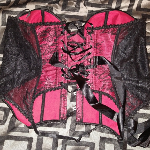 Corset - Picture 4 of 4